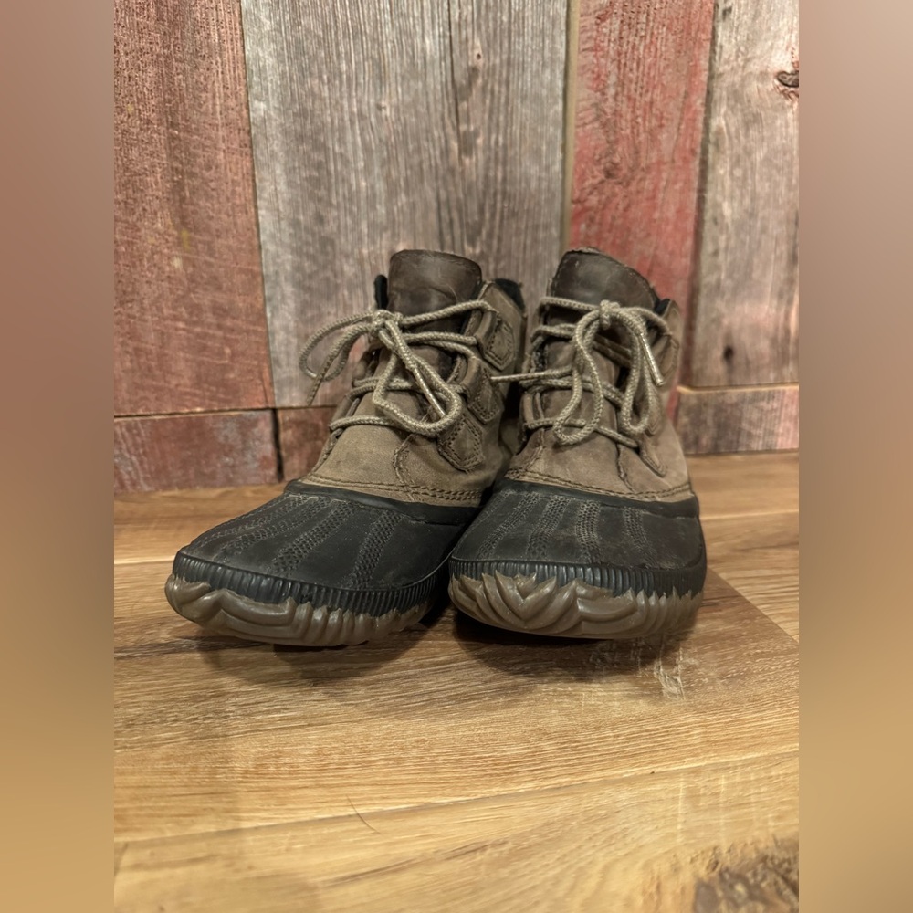 Sorel Out and About Women’s Size 7 Brown and Black Boots - Picture 2 of 8